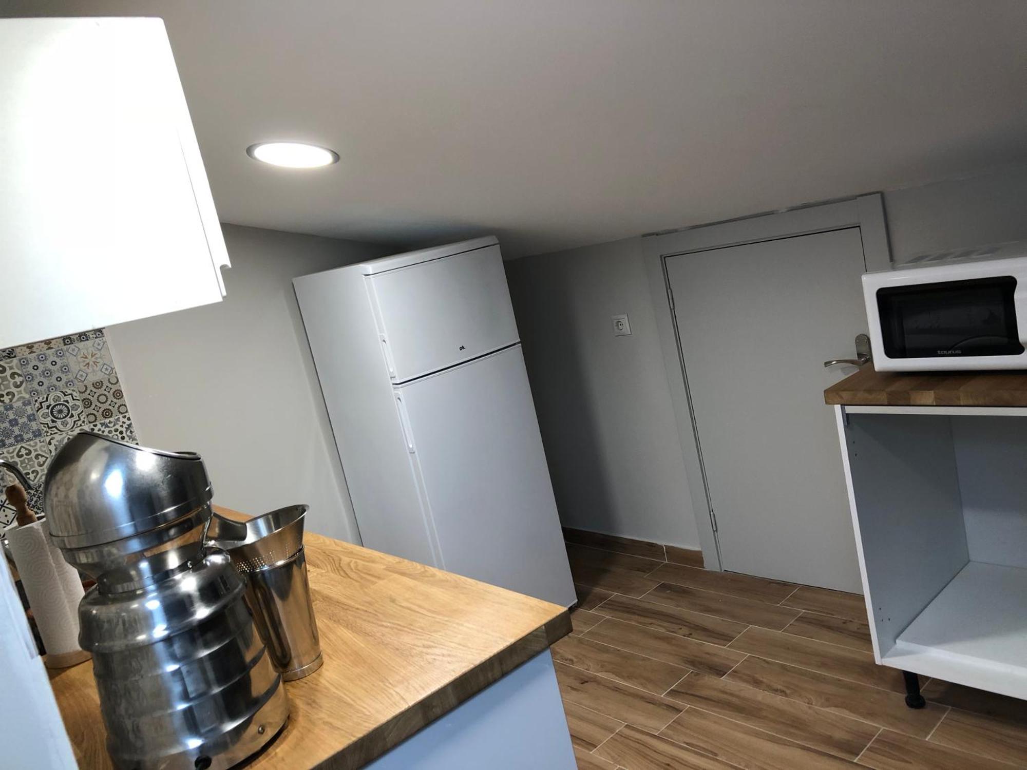 Habitacion Con Cocina Y Bano Билбао Екстериор снимка